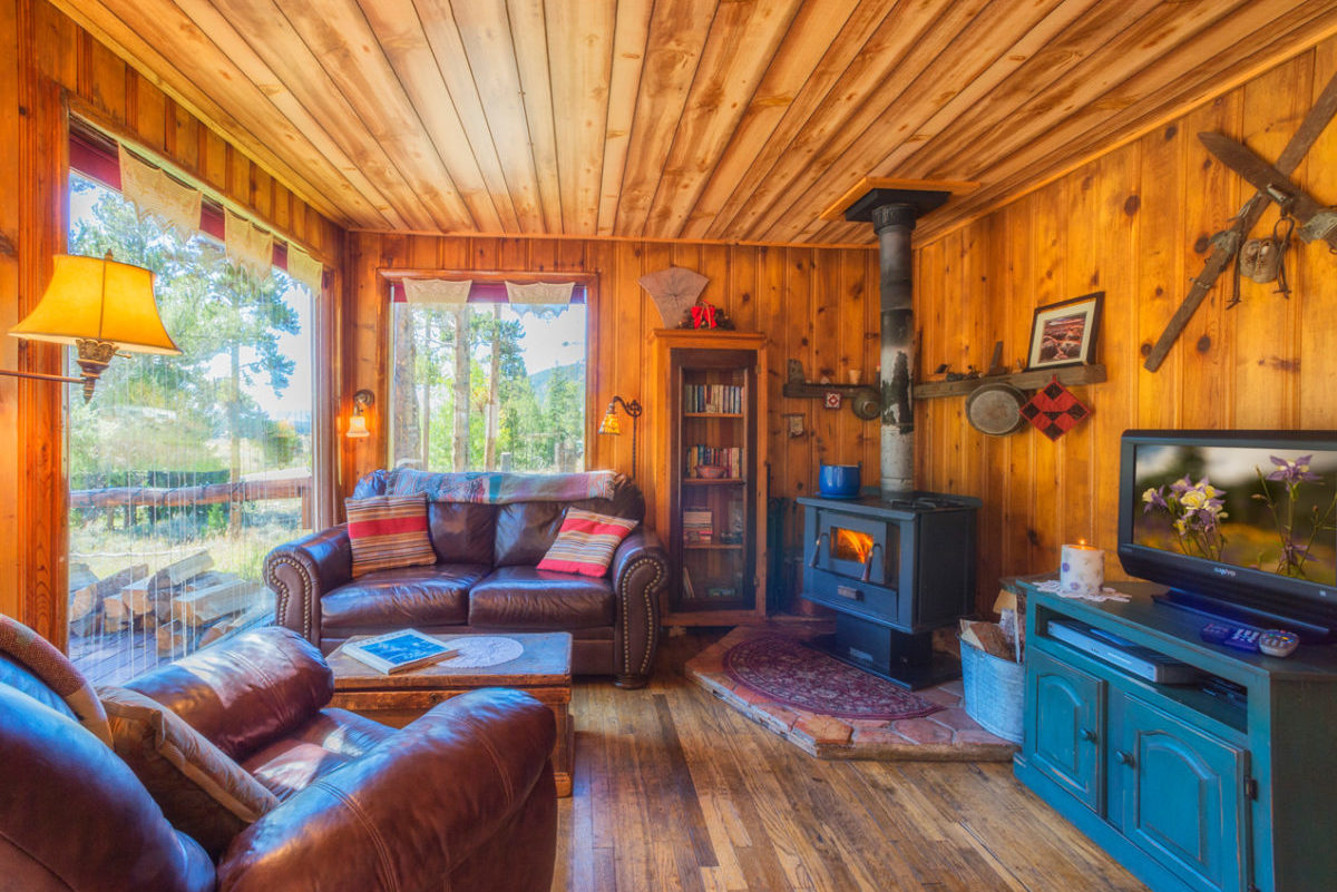 Buckeye’s Cozy, Romantic Cabin